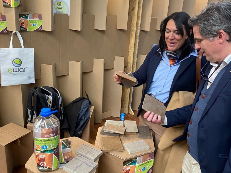 7._Directores_recorriendo_Feria