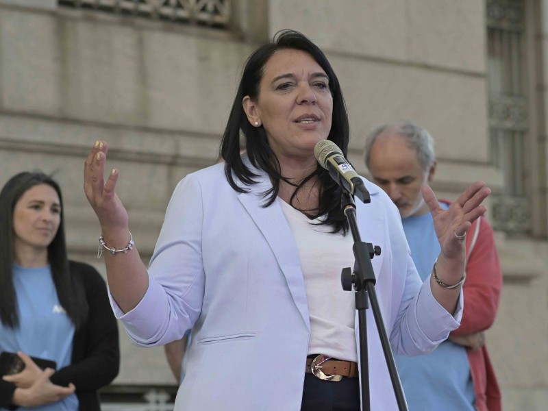 9_Carmen_hablando