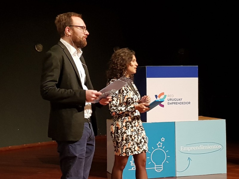 9_a_Bruno_y_Ana_conduciendo