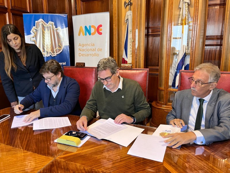 firma_convenio_UTU_ANDE