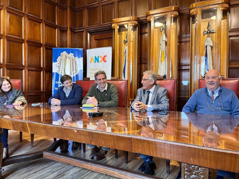 mesa_autoridades
